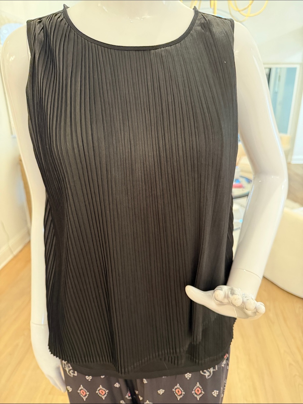 Pleated Sleeveless Women's Top - Black